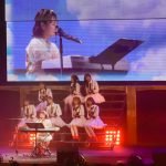 NGT48・古舘葵、『ぎこちない通学電車』を弾き語り！同期に見守られたほっこりステージを届ける