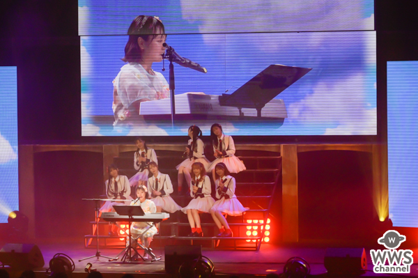 NGT48・古舘葵、『ぎこちない通学電車』を弾き語り！同期に見守られたほっこりステージを届ける