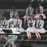 NGT48・古舘葵、『ぎこちない通学電車』を弾き語り!同期に見守られたほっこりステージを届ける