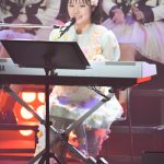 NGT48・古舘葵、『ぎこちない通学電車』を弾き語り！同期に見守られたほっこりステージを届ける