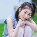 浜辺美波が「避暑地に舞い降りた美少女」に！「CMNOW」で通算5度目の表紙飾る