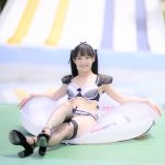 【写真特集】長谷川晴奈（劇団4ドル50セント）、メイド風ビキニで魅せるセクシーな脚線美に注目！＜近代麻雀水着祭2022＞