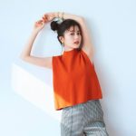 生田絵梨花、透け感コーデと大人びた表情を見せる！