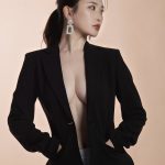 RIZINガール・福江ななか、素肌にジャケット姿「動いたら見えちゃう」「綺麗過ぎて見惚れます」と歓喜の声！