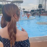 元SKE48の会社員・石川花音、オフショル水着で美肌披露！