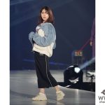 井手上漠、関コレ「FILA」ステージにキュートなモコモコアウターで可愛く登場！＜EXIA Presents KANSAI COLLECTION 2022 A/W＞