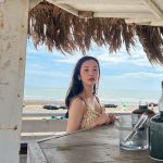 板野友美「色気ダダ漏れ」、ビーチで魅せるワンピース姿のポートレート披露