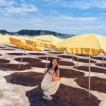 板野友美「色気ダダ漏れ」、ビーチで魅せるワンピース姿のポートレート披露