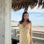 板野友美「色気ダダ漏れ」、ビーチで魅せるワンピース姿のポートレート披露