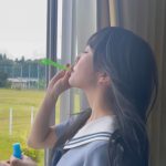 日向坂46・加藤史帆、「ひなこい」制服姿でシャボン玉を楽しむ