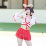 【写真特集 8枚】美里朱音（Pretty Ash）、キツネ耳×巫女コスチューム姿を披露＜近代麻雀水着祭2022＞