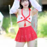 【写真特集 8枚】美里朱音（Pretty Ash）、キツネ耳×巫女コスチューム姿を披露＜近代麻雀水着祭2022＞