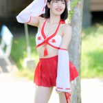 【写真特集 8枚】美里朱音（Pretty Ash）、キツネ耳×巫女コスチューム姿を披露＜近代麻雀水着祭2022＞