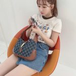 三上悠亜、ミニ丈デニムから生脚披露！「可愛すぎ似合いすぎです」