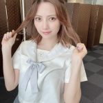 桃月なしこが夏服JKに変身！「めっちゃ可愛すぎる！！」「ドキドキしちゃう」