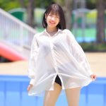 【写真特集 7枚】美里朱音（Pretty Ash）、スケスケな『彼シャツ』ビキニをセクシー＆キュートに披露！＜近代麻雀水着祭2022＞