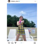 宮脇咲良、ミニ丈ワンピースから美脚披露！「今年の夏はとても楽しかった」