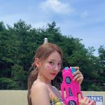 宮脇咲良、ミニ丈ワンピースから美脚披露！「今年の夏はとても楽しかった」