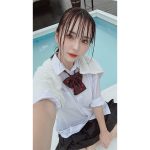 七瀬あかね、水も滴る「濡れ制服」ショットに反響ぞくぞく！