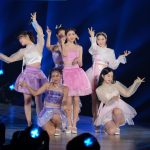 OH MY GIRL、彩り豊かなドレスコーデで「関コレ」に登場！＜EXIA Presents KANSAI COLLECTION 2022 A/W＞