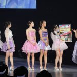 OH MY GIRL、彩り豊かなドレスコーデで「関コレ」に登場！＜EXIA Presents KANSAI COLLECTION 2022 A/W＞