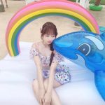 AKB48・大盛真歩、肌見せの水着衣装で脚線美全開！「ビジュ大爆発してる」