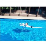 押切もえ、水着姿で美麗なスタイルと脚線美を披露！