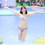 【写真特集】璃乃（KNUoNEW）、プールではしゃぎながら濡れボディを大胆披露！＜近代麻雀水着祭2022＞