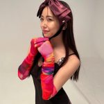 白間美瑠、大きなリボンを頭に乗せた美脚見せコーデ披露！