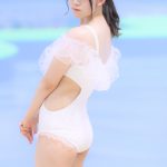 【写真特集】寺田すず（ハープスター）、フリル付きの白ワンピビキニで魅せる透明ボディ＜近代麻雀水着祭2022＞