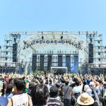 【ライブレポート】Creepy Nutsが炎天下を真夜中に変え「のびしろ」しかないステージを展開！＜LuckyFM Green Festival＞