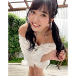 #2i2・天羽希純「お散歩いこ！」、前屈みで美谷間チラリ！