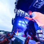 【ライブレポート】THE ORAL CIGARETTESのステージにHYDE登場！GRASS STAGEで大はしゃぎ？＜ROCK IN JAPAN FESTIVAL 2022＞