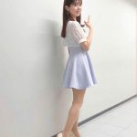 谷尻萌、膝上ミニスカートから美脚＆ヘアメイク披露！