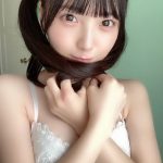 #よーよーよー・由良ゆら、イタズラ表情で美バスト披露！