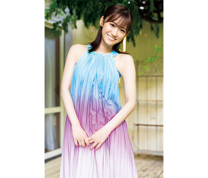 現役青学大生のお天気キャスター・嶺百花が人生初グラビアに挑戦＜FLASH＞