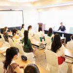 ミスユニバーシティ2022、8月の合同レッスンでミスユニバーシティ2020グランプリ難波遥が開発したSDGsすごろくを体験