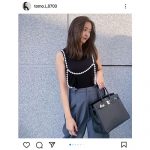 板野友美、肌見せノースリーブとパールサスペンダーの私服ショットを公開！