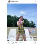 宮脇咲良、キャミ＆超ショーパンで大胆な生脚ショット公開！