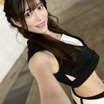 レースクイーン・Reina+World、へそ出し超ミニ丈コスチュームで東京ゲームショウ2022に登場！