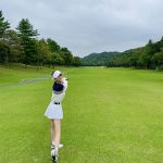 ダレノガレ明美、美脚を大胆披露したミニスカゴルフウェアを公開！