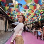 てんちむ、へそ出しピッタリニット&タイトミニで美脚あらわなショットを公開！