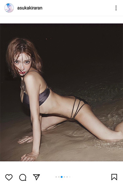 明日花キララ、夜の海で艶やか美ボディな水着ショットに「エロくてセクシー」と絶賛の声！