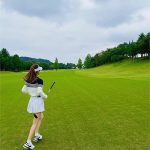 ダレノガレ明美、美脚を大胆披露したミニスカゴルフウェアを公開！