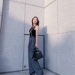 板野友美、肌見せノースリーブとパールサスペンダーの私服ショットを公開！
