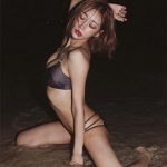 明日花キララ、夜の海で艶やか美ボディな水着ショットに「エロくてセクシー」と絶賛の声！