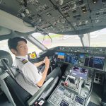 ドラマ『NICE FLIGHT!』丸山智己、機長･村井がコックピットから呼びかけ村井キャプテンが操縦する飛行機に乗りたいｗ」