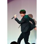 新浜レオン、新曲「捕まえて、今夜。」を初披露