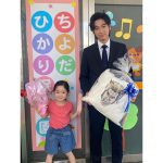 ドラマ『パンドラの果実』ディーン・フジオカ、鈴木凛子のクランクアップを隣で優しく微笑むほっこり親子ショットを公開