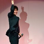 新浜レオン、新曲「捕まえて、今夜。」を初披露